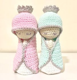 two crocheted dolls wearing hats and scarves