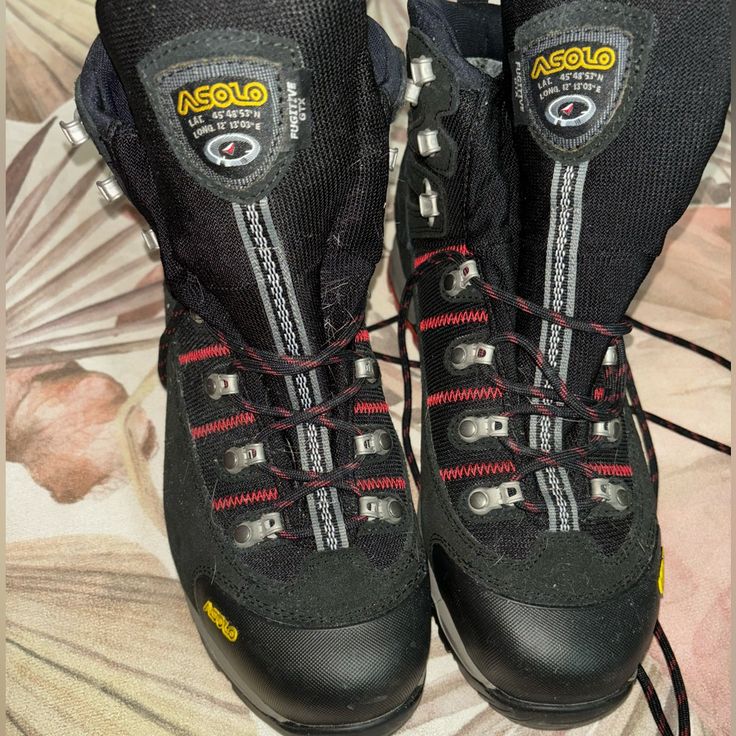 Men's 10.5 Asolo Fugitive Gtx Boots- Lightly Worn, Very Good Condition. Good For Hiking And Such. Asolo Boots Men, Asolo Boots, Boots Men, Men's Shoes, Hiking, Shoe Boots, Man Shop, Boots, 10 Things