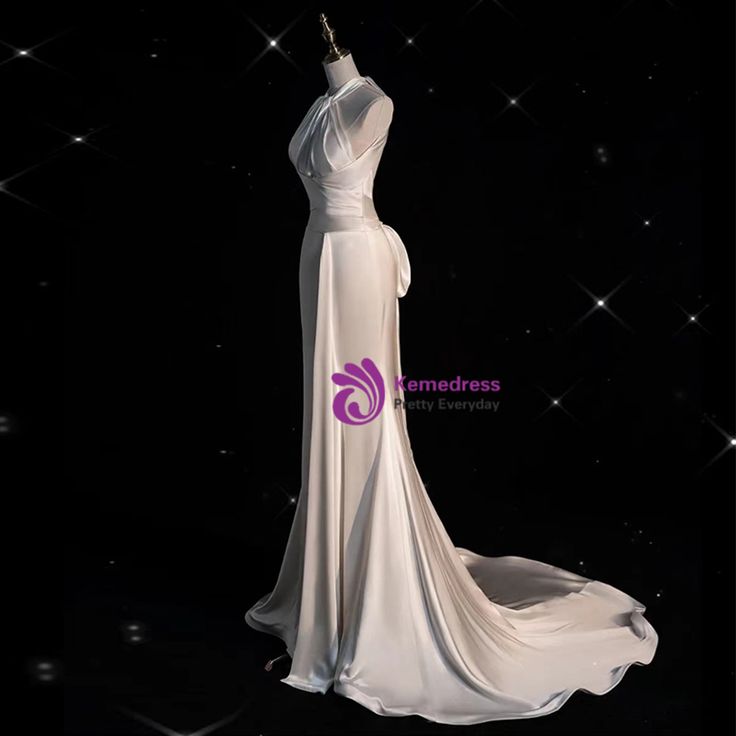 the back of a white dress on display in front of a black background with stars