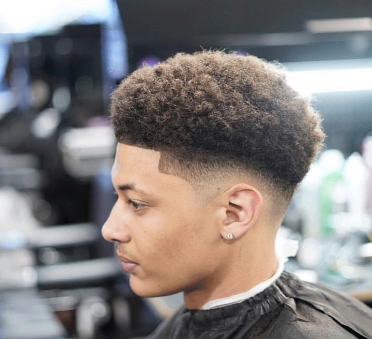 Fade Haircut Black Men, Black Hair Fade, Low Fade Curly Hair, Barber Instagram, Waves Hairstyle Men, Fade Undercut, Fade Haircut Curly Hair, Low Taper Fade Haircut, Mid Fade Haircut