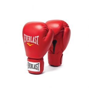 the everlast boxing gloves are red