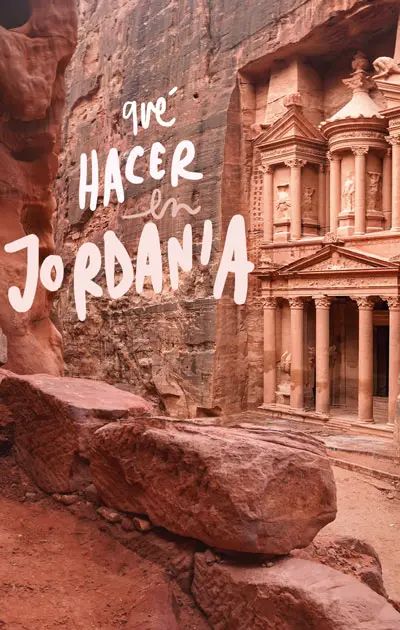 there is a large rock in the middle of this photo with words on it that read, are hacer jordan?