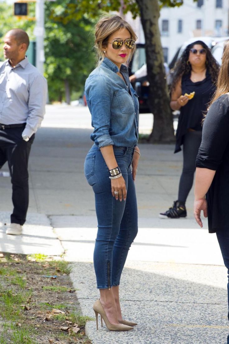 Jennifer Lopez Style Denim On Denim JLO #TheStoriedLife Lana Jackson DC Stylist The Storied Life Chambray Shirt Denim Outfit Womens Fashion Women's Style Casual Fall Style Fall Outfits Celebs Celeb Style Entertainment Celebrity Style Celebrity Style Celeb Style Canadian Tuxedo Casual Outfits Womens Denim Outfits Women’s Street Style Entertainment Celebrities Jennifer Lopez Street Style Fall Fashion Don Pedro, Denim On Denim, Outfit Jeans, Double Denim, Curvy Jeans, Looks Chic, Inspired Outfits, 가을 패션, Best Jeans