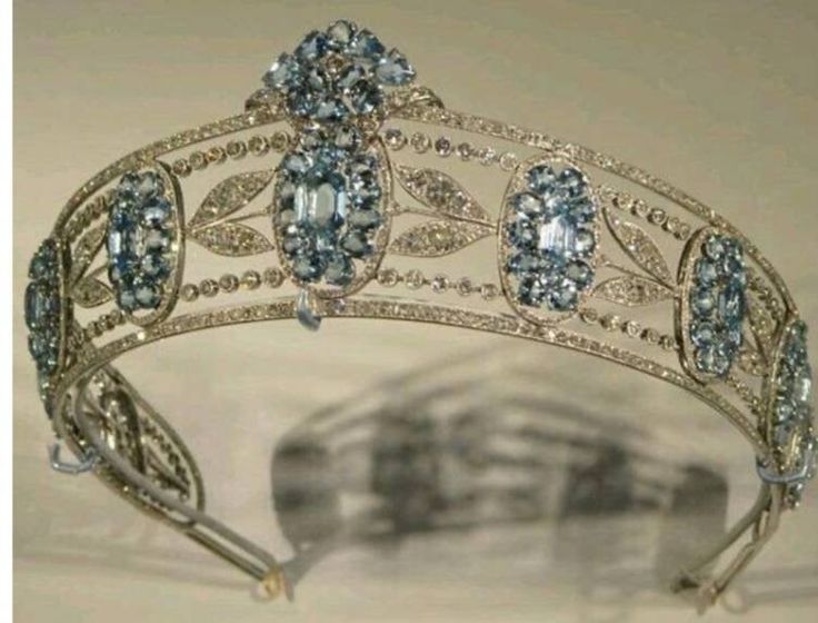 "Handmade Tiaras/Crown Diamond Weight -- 15.25ct Diamonds --American Diamond (zircon) Diamond shape -- Round Gemstone-- Aquamarine (Lab Created) Gemstone Weight -- 65.78ct Metal -- Sterling Silver Silver Purity --92.5% Silver Wt. -- 79.600gm Tiaras Length -- 18inch) Tiaras Finishing white/gold Listing is For One (1) Piece These items are handmade, All are designed and handmade me and team with precision, Perfect craftsmanship and strong interest! We are continuously adding new products in our st Royal Crowns, Royal Tiaras, Diamond Tiara, Silver Crown, Aquamarine Jewelry, Grand Palais, Royal Jewels, Royal Jewelry, Crown Jewels