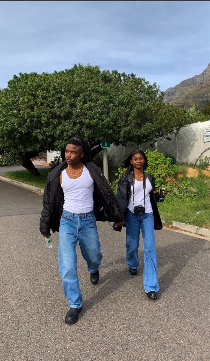 Street Wear Matching Couple Outfits, Aesthetic Couple Matching Outfits, Matching Couple Outfits Aesthetic, Outfits Thrift, Couple Streetwear, Matching Fits, Couple Fits, Black Couple, Cute Couple Outfits