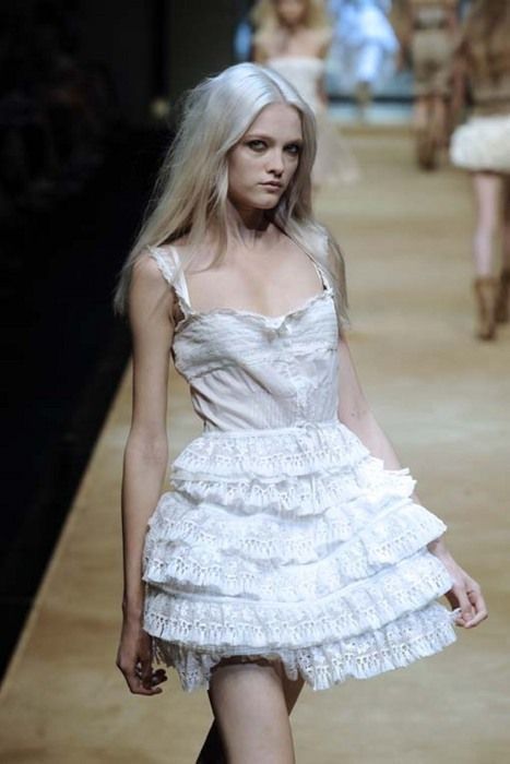 Vlada Roslyakova, Runway Fashion Couture, Runway Outfits, Claudia Schiffer, Naomi Campbell, Runway Models, Kate Moss, Couture Fashion, Lana Del Rey