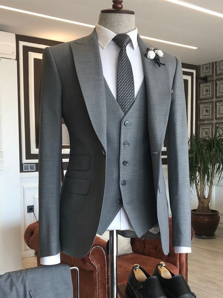 Blazer Waistcoat, Grey Slim Fit Suit, Stylish Mens Suits, Classy Suits, Mens Fashion Blazer, Dress Suits For Men, Men Fashion Casual Shirts, Designer Suits For Men, Slim Fit Suits