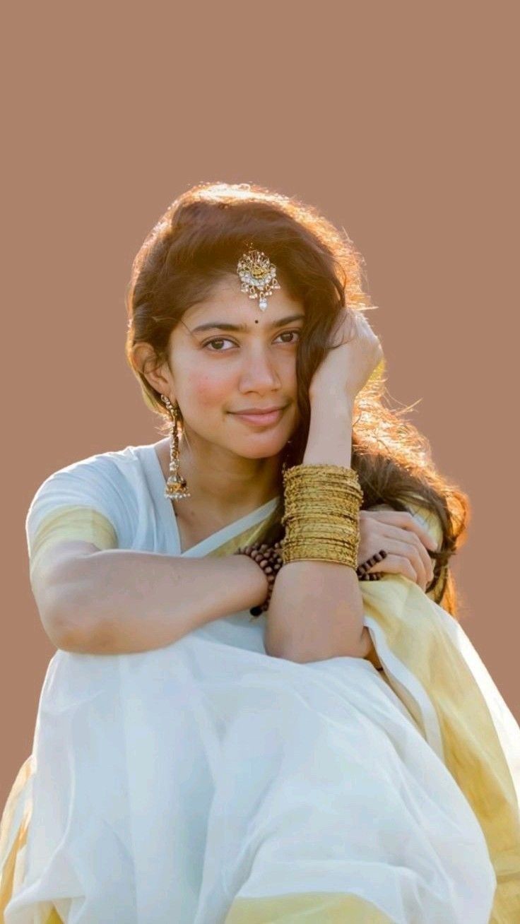 White Sketches, Sai Pallavi Hd Images, Hd Background Download, Sai Pallavi, Amala Paul, Black And White Sketches, Conceptual Photography, Love Couple Photo, Actors Images