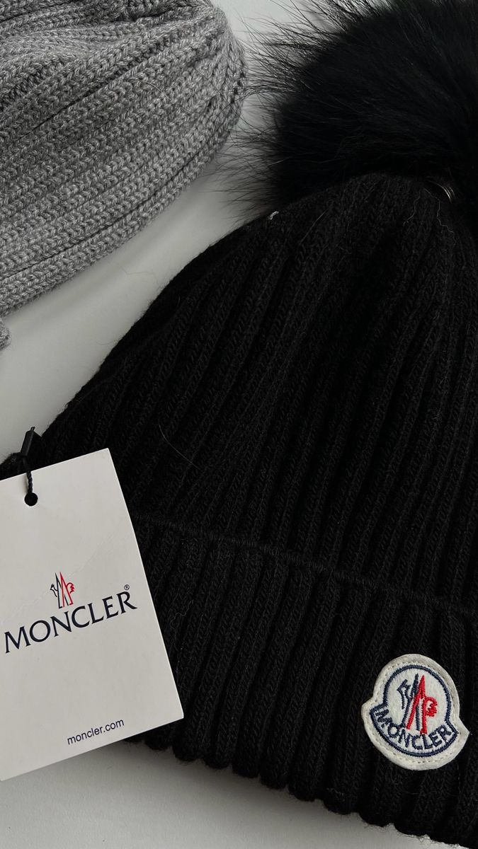 #moncler #beanie #winter #fashion #trend #warm #black Moncler Aesthetic, Moncler Beanie, Mode Au Ski, Tech Outfit, Fake Pic, Designer Beanie, Designer Beanies, Random Dump, Luxury Lifestyle Fashion