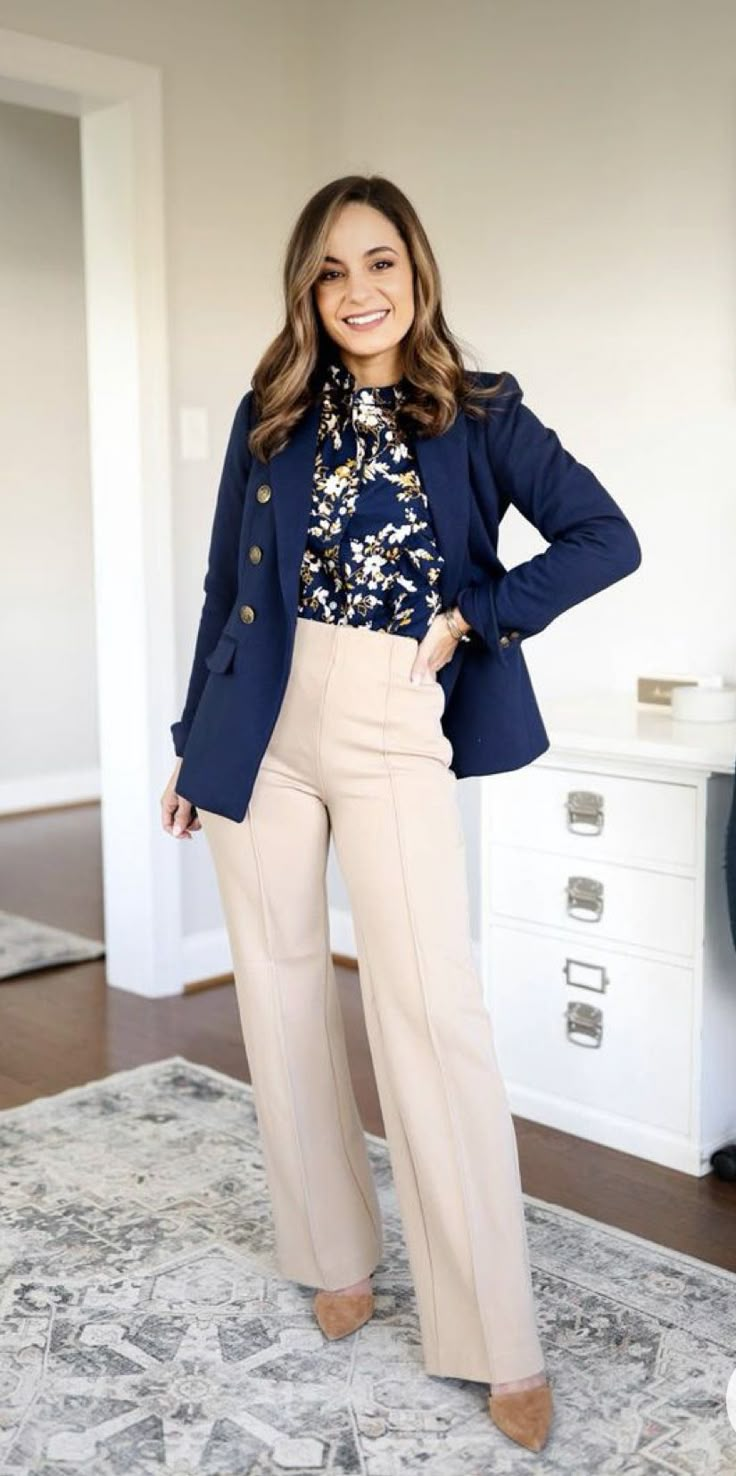 Navy Blue Blazer Outfit, Navy Blazer Outfits, Classy Business Outfits, Business Professional Outfits, Casual Work Outfits Women, Mode Tips, Blazer Outfits For Women, Corporate Attire, Casual Outfits For Work