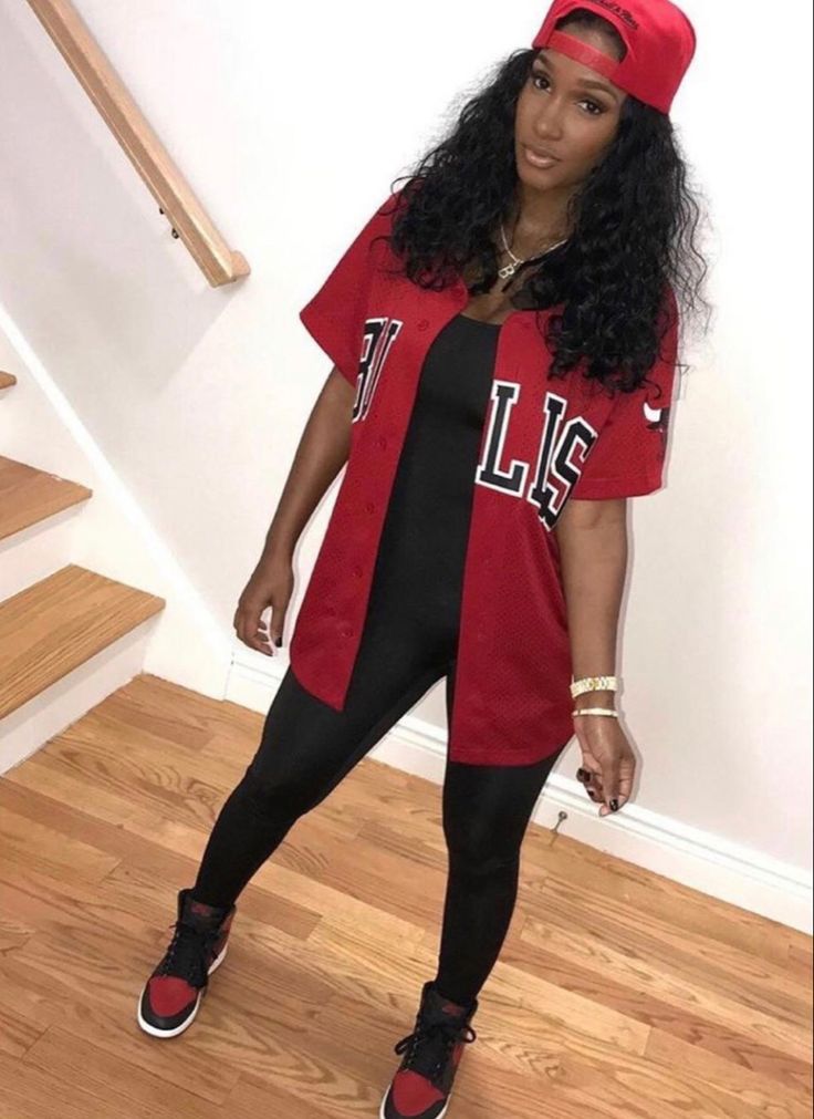 Baseball Jersey Outfit Women Plus Size, College Homecoming Outfits Black Women, 90s Hip Hop Outfits For Women, Baseball Jersey Outfit Women, Jersey Dress Outfit, Cute Hipster Outfits, Jersey Outfits, Drip Ideas, Mtb Girl