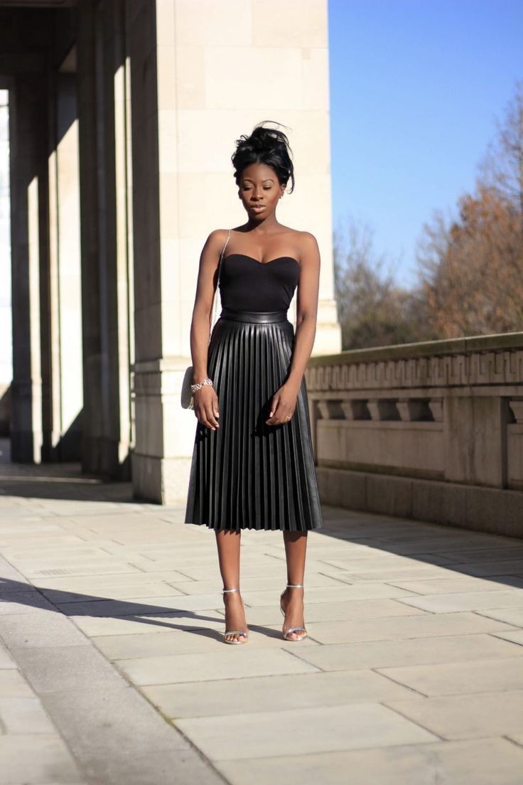 Plated Leather Skirt Outfit, Classy Pleated Skirt Outfit, Midi Pleated Dress, Knit Pleated Skirt Outfit, Long Leather Pleated Skirt Outfit, Pleated Black Leather Skirt Outfit, Styling Black Pleated Skirt, Leather Skirt Outfit Spring, Black Pleated Leather Skirt Outfit