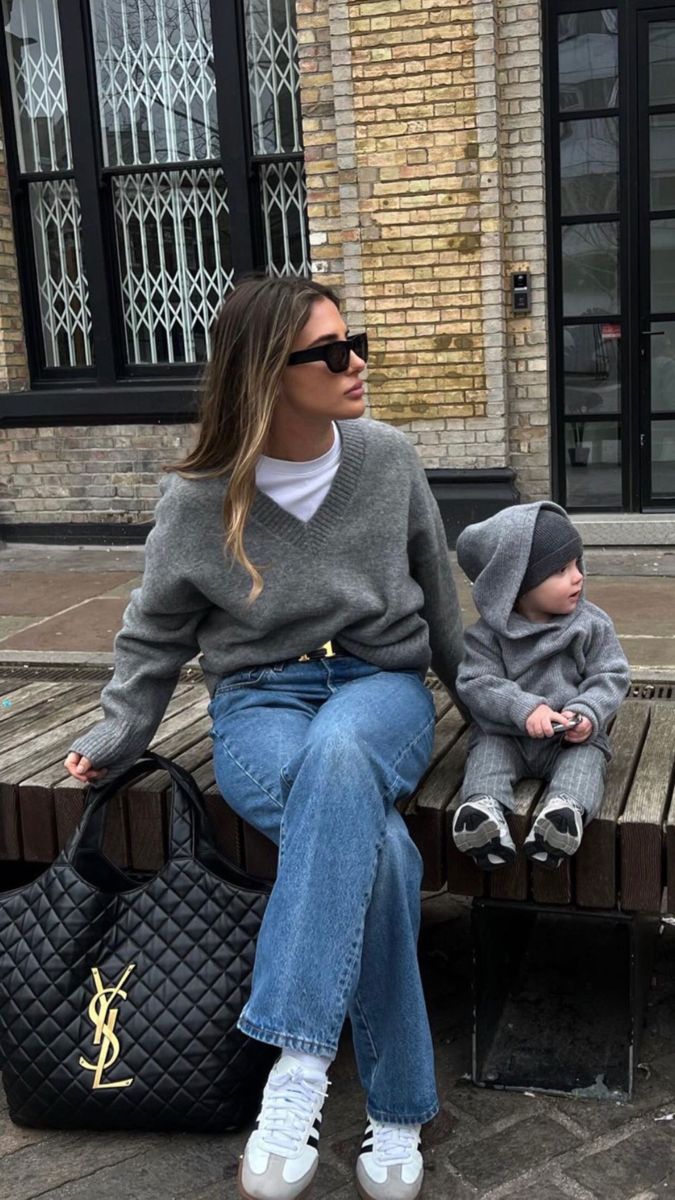 European Mom Fashion, Mum Looks Winter, Mom And Son Winter Outfits, Mum Street Style, Rich Mum Aesthetic Outfit, Ganni Cap Outfit, Rich Suburban Mom Aesthetic, Copenhagen Mom Style, Cute Mum Outfits