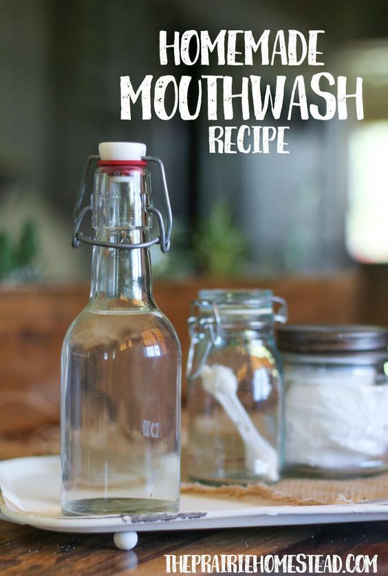 Homemade Mouthwash Recipe.   1 cup of water (filtered is best) 1 tablespoon alcohol-free witch hazel (where to buy) 1 teaspoon fractionated coconut oil  1 ½ teaspoon baking soda 12 drops of essential oils* Mason jar for storage Magic Mouthwash, Mouthwash Recipe, Diy Mouthwash, Remineralize Teeth, Homemade Mouthwash, Natural Mouthwash, Pasta Dental, Preventative Health, Natural Therapy