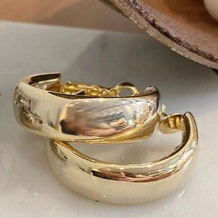 Brand New Women's Chunky Hoop Earrings Genuine 14k Gold Plated Sterling Silver 1.5" Tall .5" Thick Comfortable & Lightweight Retail Price $300 Buy With Confidence From A Trusted Seller With A 99%+ Feedback Rating! A0160 (Id-31-) Gold Huggie Earrings With Hinge, Gold Clip-on Hoop Huggie Earrings, Everyday Gold Clip-on Hoop Earrings, Gold Small Hinged Hoop Earrings, Gold Clip-on Hoop Earrings For Everyday, Hinged Hoop Huggie Earrings, Christmas Jewerly, Thick Earrings, Brighton Earrings