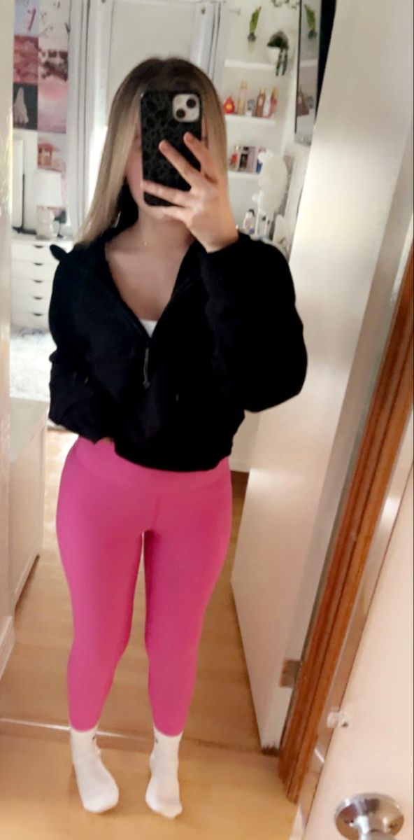 What To Wear With Pink Leggings, How To Style Pink Leggings, Pink Leggings Outfit Casual, Outfits With Pink Leggings, Colored Leggings Outfit, Pink Leggings Outfit, Preppy Pictures