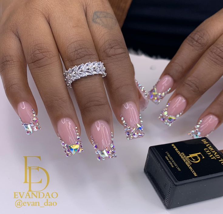 Short nails , Aesthetic Nails, Cute short nails, Diamonds, French Tips, Diamond Nails, Acrylic Short Nails, Arcylics. Nail Designs Bling, Diamond Nail Designs, Prom Nail Designs, Birthday Nail Designs, Nails Design With Rhinestones, Dope Nail Designs, Short Square Acrylic Nails, Unique Acrylic Nails, Bling Acrylic Nails