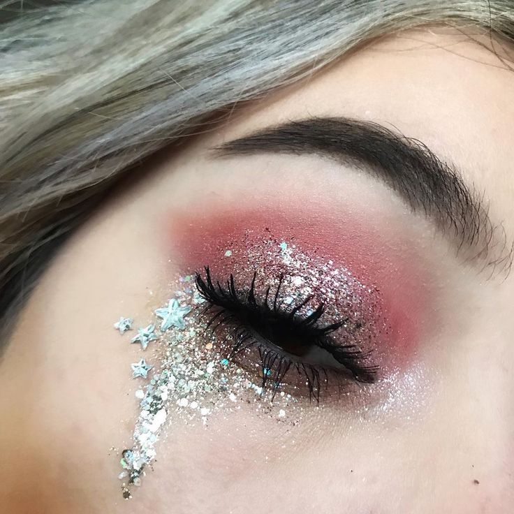 Donni Davy, Make Up Designs, Make Up Gold, Glitter Makeup Looks, Euphoria Makeup, Rave Makeup, Nude Palette, Smink Inspiration, Makijaż Smokey Eye