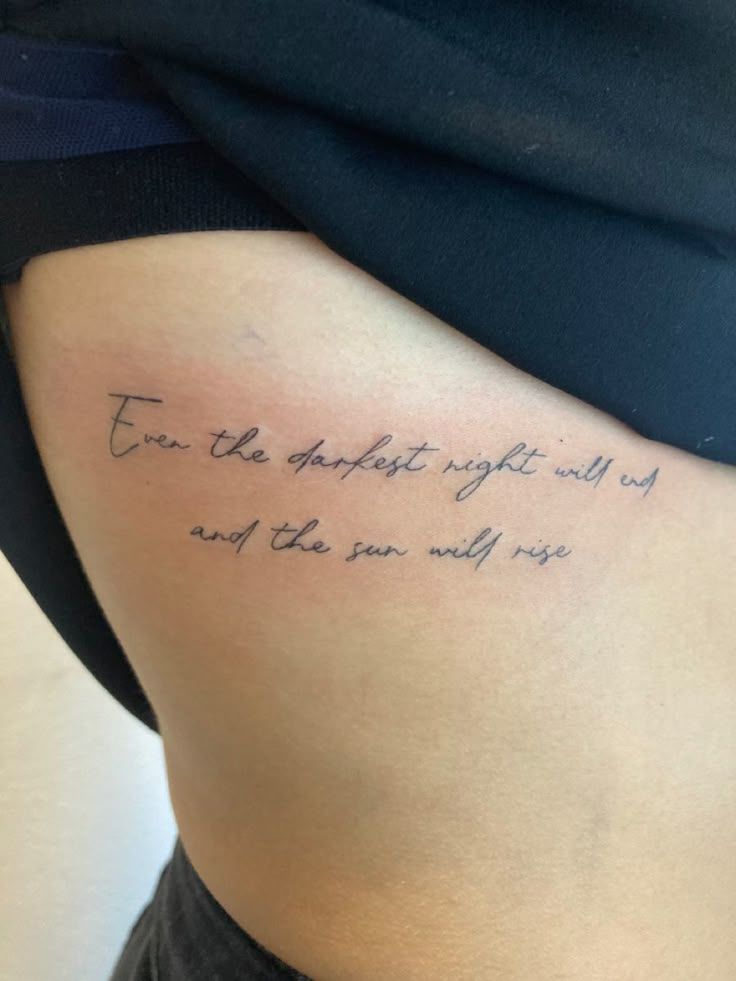 Meaningful quote tattoo Rib Tattoos For Women Quotes, Rib Tattoos Words, Rib Tattoo Quotes, Thigh Tattoo Quotes, Rib Tattoos For Women, Verse Tattoos, Ribcage Tattoo, Meaningful Tattoo Quotes, Muster Tattoos