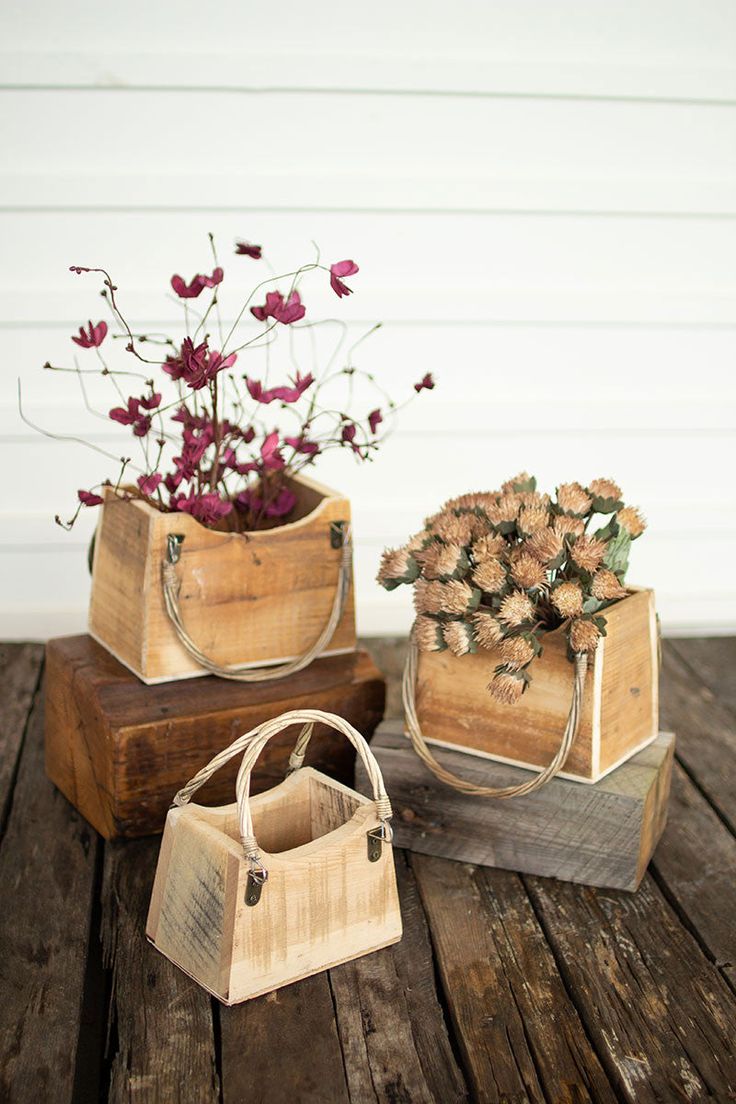 Hand Bag Planter, The Feathered Farmhouse Tre Kunst, Wooden Purse, Rustic Planters, Scrap Wood Projects, Diy Holz, Wooden Planters, Wood Planters, Wooden Projects, Deco Floral