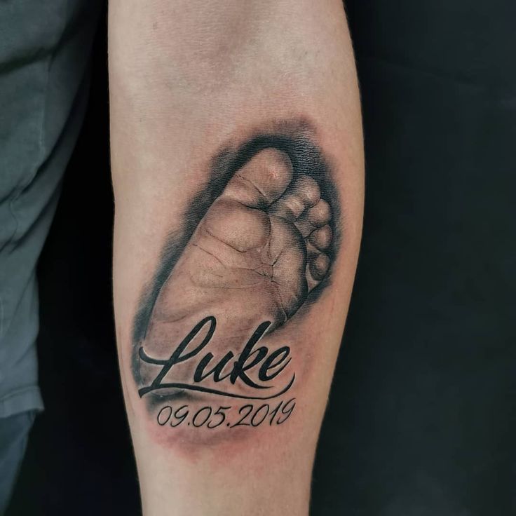 a close up of a person's leg with a tattoo on it that says luke