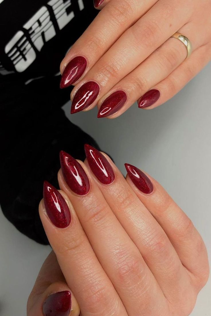 Foto: nailsbymilee - Unhas cintilantes marsala em formato stiletto. Glazed Donut Nails, Donut Nails, Glazed Donut, Night Out, Nail Art, Nails, Art, Nail Arts