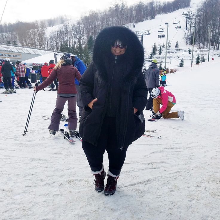 GarnerStyle | The Curvy Girl Guide: Snow Boarding While Plus Size Outfits With Sorel Boots, Ski Resort Outfit, Plus Size High Fashion, Ski Outfit For Women, Colorado Fashion, Ski Trip Outfit, Garner Style, Cold Weather Outfits Winter, Winter Outfits Snow