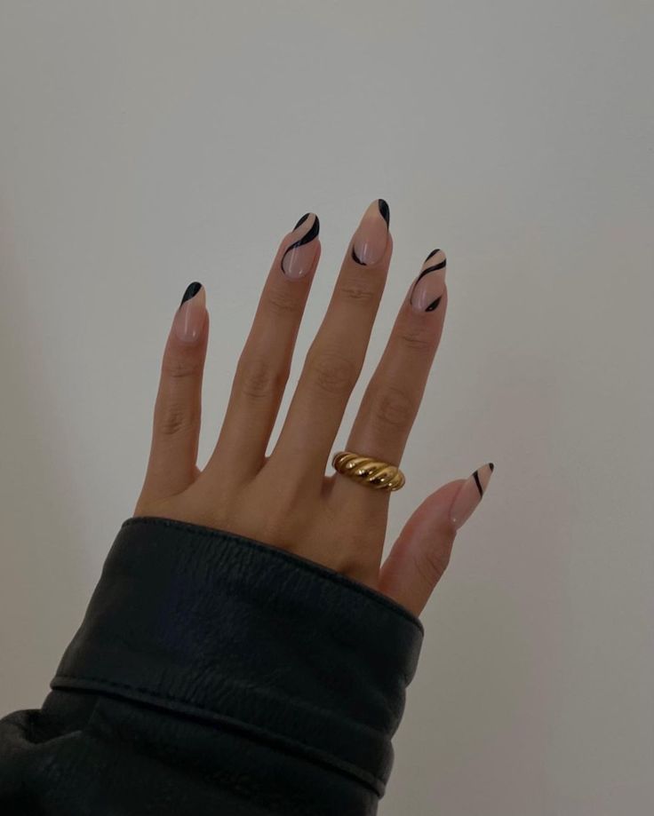 SAVANNAH PALACIO on Instagram: “🖖🏽🖤 nails done did by the best @califreenails” Oval Acrylic Nails, Minimal Nails, Simple Acrylic Nails, Almond Nails Designs, Almond Acrylic Nails, Dark Nails, Oval Nails, Pretty Acrylic Nails, Chic Nails