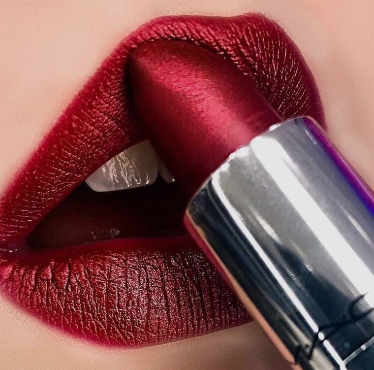 Metallic Red Lipstick, Red Glitter Lipstick, Glitter Lipstick, Lip Color Makeup, Beautiful Lipstick, Cosmetic Shop, Asian Eye Makeup, Not Sorry, Red Lip