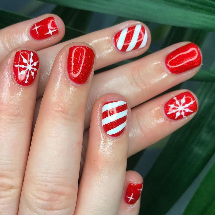 Fingernail Ideas, New Years Nail Art, Ring Finger Nails, Christmas Gel, Red Christmas Nails, Christmas Nails Easy, Cute Christmas Nails, Christmas Gel Nails, Gel Mani