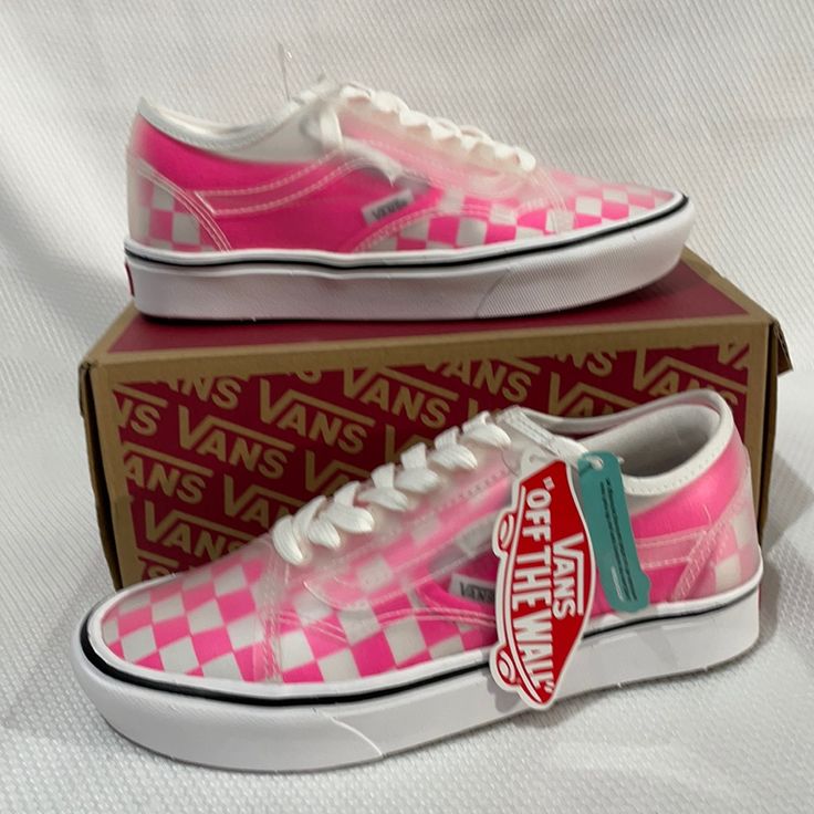 Brand New In Box % Authentic Merchandise It’s A Slip On Comfy Cush But Has A Other Style On Top Old Skool Super Comfy All Up Grades But One Unique Look Brand New In Box Box A Little Bit Up Vans Shoes Old Skool, Western Barbie, Custom Vans Shoes, Floral Vans, Apple Watch Bands Fashion, Cute Vans, Happy Shoes, Vans Women, Vans Era