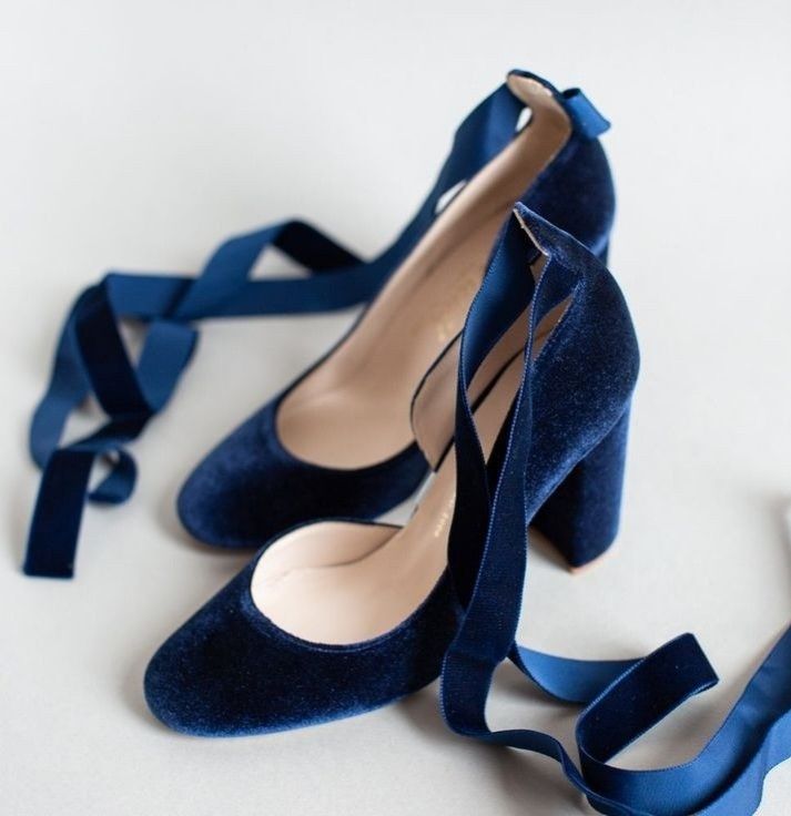 Dr Shoes, Blue Wedding Shoes, Fancy Shoes, Blue Heels, Pretty Shoes, Trendy Shoes, Court Shoes, Mode Inspiration, Blue Wedding