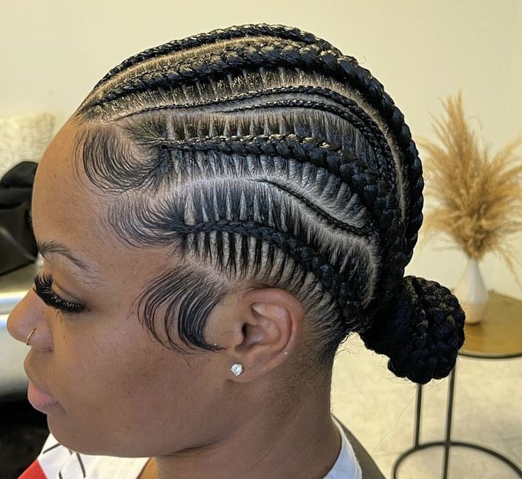 Trending Braids Hairstyles, Cornrows Bun, Stitch Braids Hairstyles, Head Braids, Short Braid Hairstyles, Layer Feed, Short Braid, Black Hair Bun, Cornrows With Box Braids