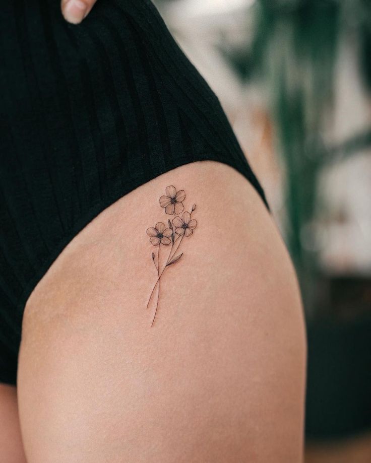 Single Flower Tattoo, Mother Daughter Tattoo Ideas, Daughter Tattoo Ideas, Mother Daughter Tattoo, Daughter Tattoo, Fineline Tattoo, In Memorium, Wildflower Tattoo, Cute Little Tattoos