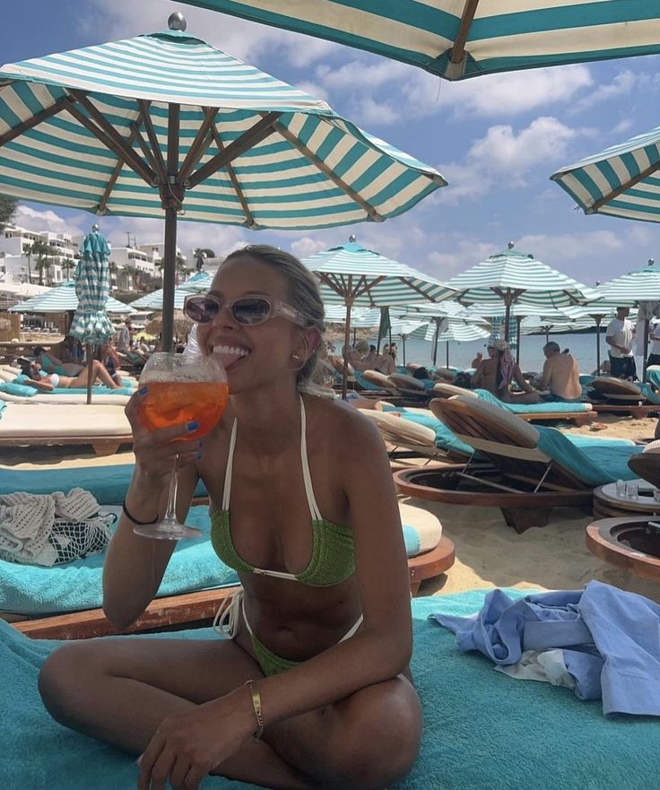 Brit Harvey, Cruise Pictures, Summer Picture Poses, Insta Post, Europe Summer, Holiday Pictures, Vacation Pictures, Italian Summer, Aperol Spritz