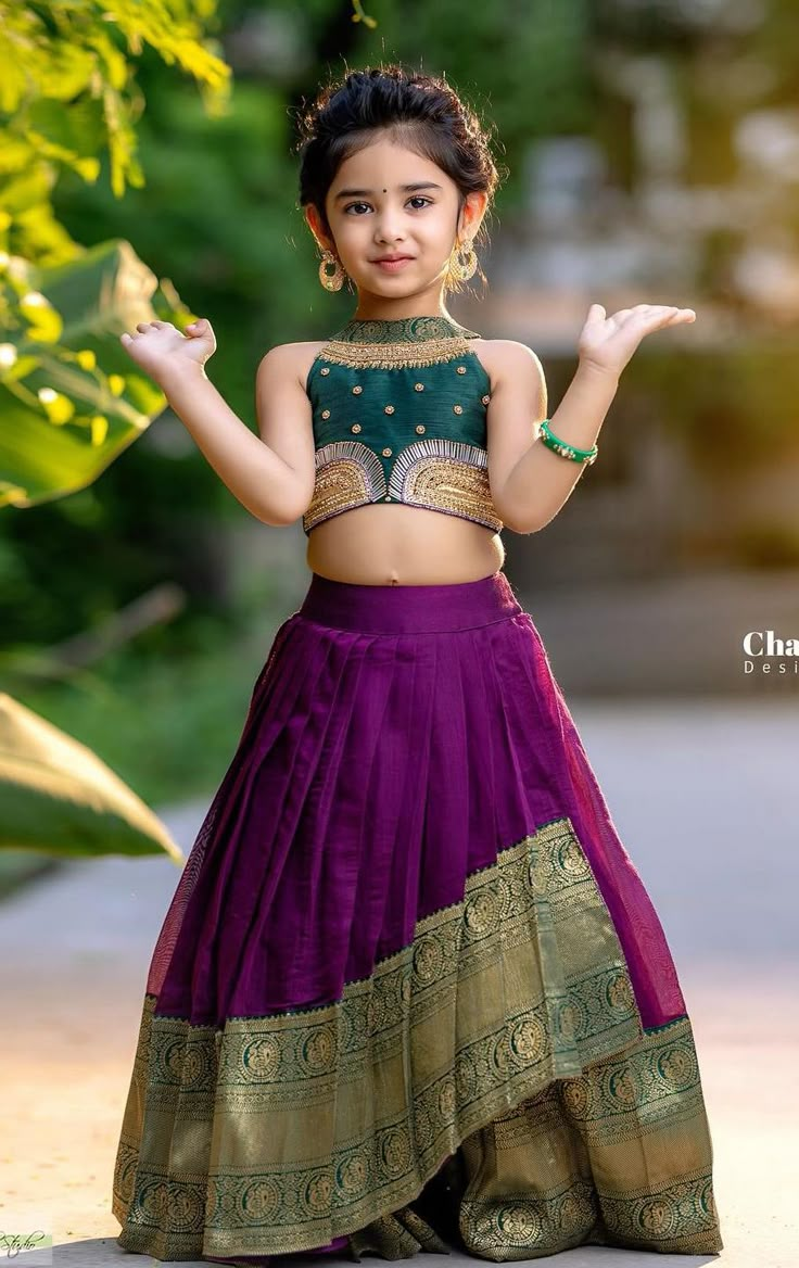 Saree Dress For Girls Kids, Kids Girls Dresses Indian, Baby Crop Top Designs, Kids Pavadai Blouse Designs, Pattu Pavadai Designs For Teenagers, Baby Traditional Dress Indian, Pavadai Sattai Designs Kids, Baby Saree Kids, Baby Girl Lehenga Designs