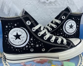 UGURStudio - Etsy Canada Converse Embroidery, Floral Converse, Converse 1970s, Cute Converse Shoes, Converse Design, Embroidered Converse, Cute Converse, Sweet Flowers, Dr Shoes