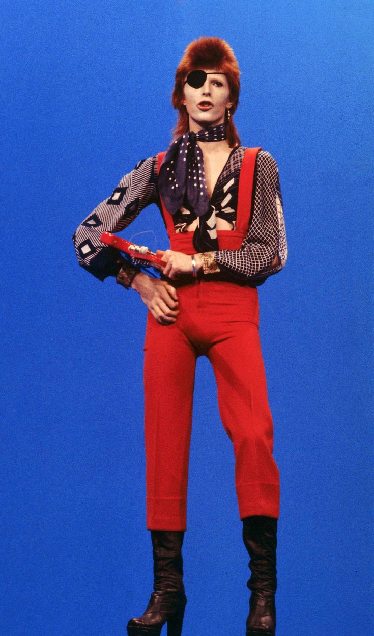 A Look Back at David Bowie Wearing Whatever the Hell He Wanted David Bowie Costume, Unseelie Court, Bowie Fashion, David Bowie Fashion, 1970s Glam, Fashion Evolution, David Bowie Ziggy, Suspender Pants, Fashion Moments