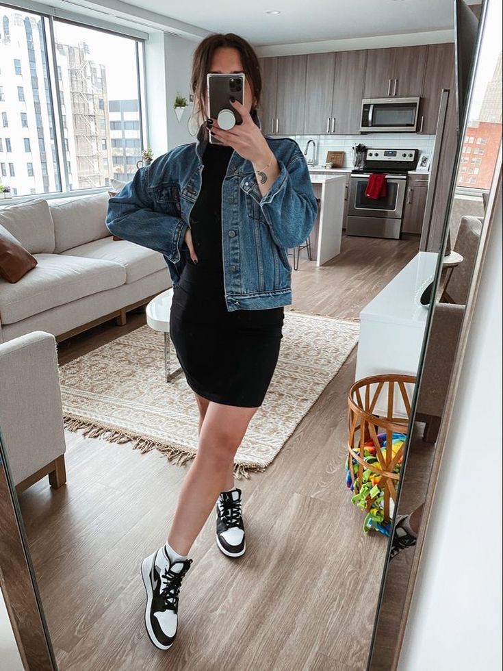 Jordan Mid 1 Outfit, Jordan Mid 1 Outfit Women, Jordans And Dresses Outfits, Outfits Con Jordan Mujer, Dress With Jordans, Jordan Outfits Womens, Panda Outfit, Dunk Outfit, Air Jordan 1 Outfit Women