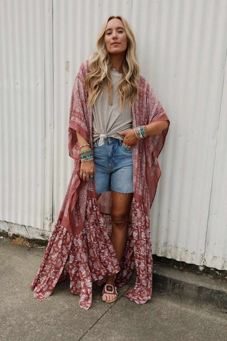 Boho Kimono Outfit, Advanced Style Boho, Boho Mom, Paisley Kimono, Duster Kimono, Kimono Outfit, Boho Chic Outfits, Boho Kimono, Kimono Sleeves