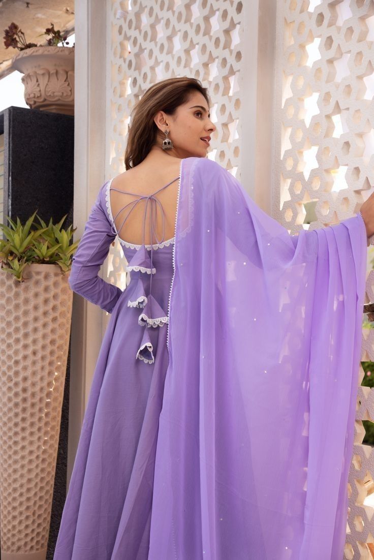 Lavender Anarkali Dresses, Diwali Outfit Indian Suit, Lavander Dress Outfit, Long Kurta Designs Women, Lavender Suits For Women Indian, Lavender Kurti Designs, Anarkali Frock Design, Diwali Outfits For Women, Purple Kurti