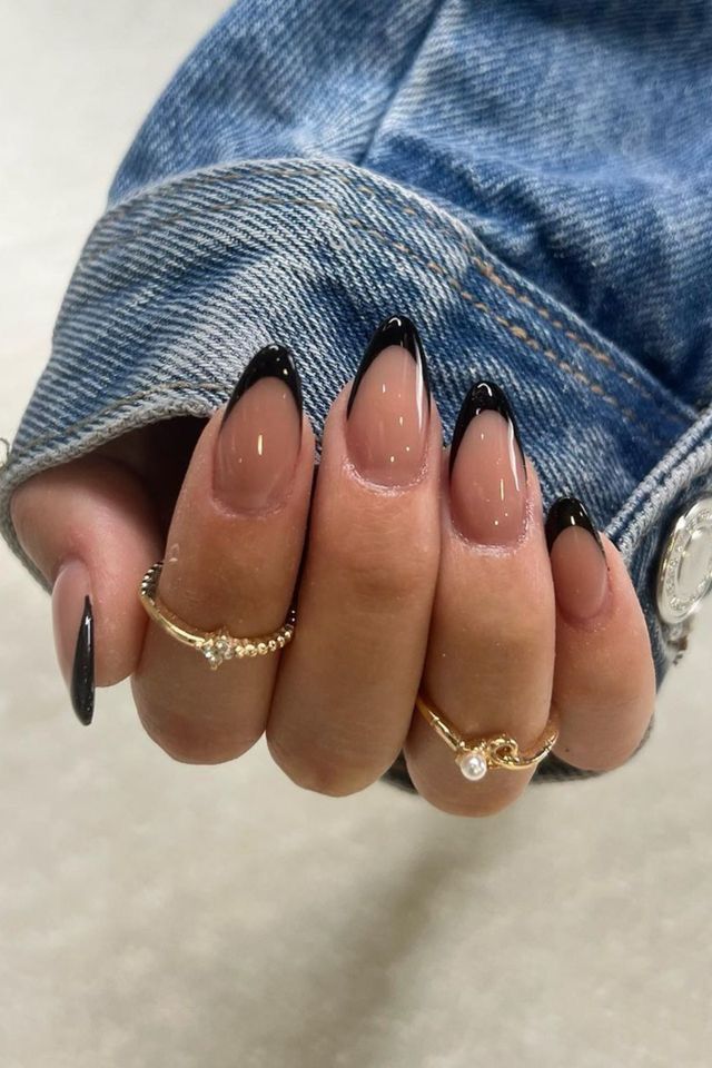 Nod Nails, Grad Pic Nails, Oval Simple Nails, Gel Nail Paint Designs, Almond Black Tip Nails, Minimalist Nails Almond Design, Black Tip Nails With Design, Black Polish Nail Designs, Almond Nails Black Design