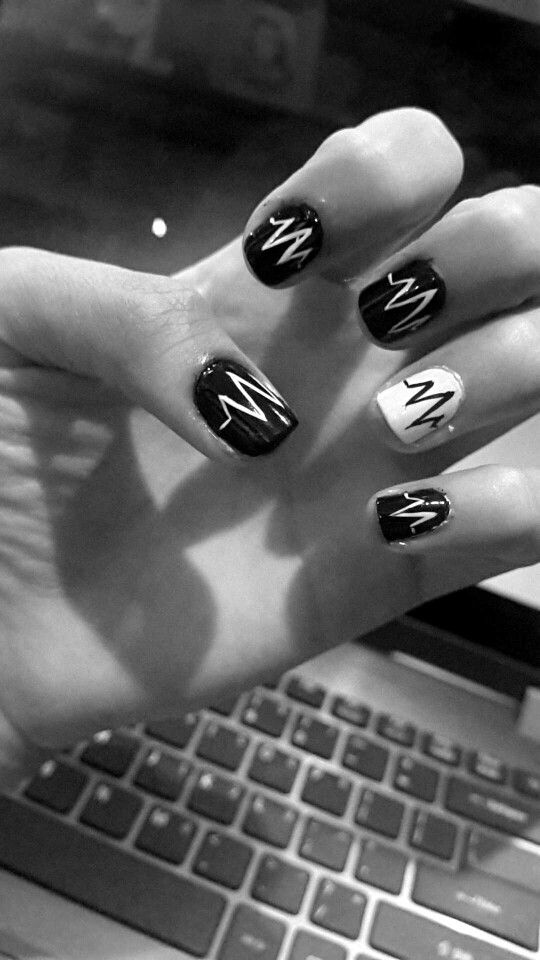 Arctic monkeys nails Artic Monkeys Nail Art, Arctic Monkeys Nail Art, Artic Monkey Nails, Artic Monkeys Makeup, Artic Monkeys Concert Outfit Ideas, Arctic Monkeys Nail, Arctic Monkey Nails, Arctic Monkeys Nails Ideas, Arctic Monkeys Concert Outfit Ideas