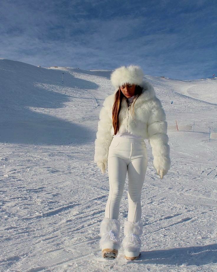 Outfit Neve, Outfit Nieve, Winter Outfits Black Women, Snow Outfits For Women, Winter Going Out Outfits, Winter Outfits Korean, Ski Trip Outfit, Looks Adidas, 00s Mode