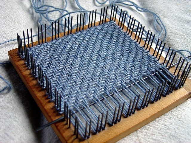 there is a weaving machine that has many pins in it