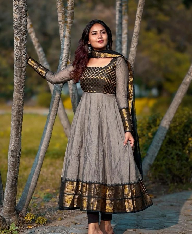 Chudi Designs, Long Frocks For Women, Dress Designs For Stitching, Reuse Clothes, Western Gown, Simple Frock Design, Designer Anarkali Dresses, Long Frock Designs, Stylish Kurtis Design