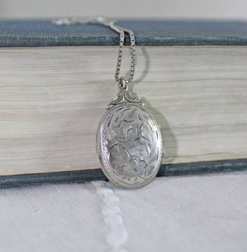 Silver Locket Necklace Aesthetic, Silver Locket Aesthetic, Vintage Necklace Silver, Unique Locket Necklace, 24th Birthday Ideas, Thrift Wishlist, Unique Locket, Sterling Silver Locket Necklace, Locket Necklace Vintage