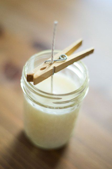 Diy Mosquito Repellent Candle, Insect Repellent Candles, Bug Repellent Candles, Diy Bug Repellent, Mosquito Repellent Candle, Diy Mosquito Repellent, Simple Candle, Citronella Oil, Easy Candles