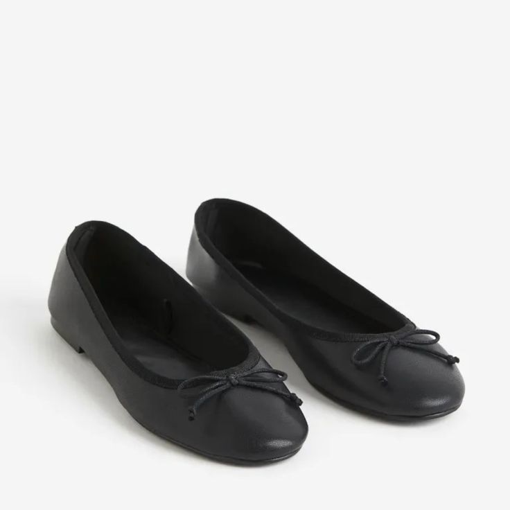 Ballet Flats With A Decorative Bow At Front. Satin Lining And Fluted Soles. Heel Height Approx. 1/2 In. Color: Black Size: 8 = 9¾" Foot Length Per H&M Size Guide Composition - Lining:Polyester 100% - Sock:Polyurethane 100% - Upper:Polyurethane 100% - Sole:Thermoplastic Rubber 100% New To Poshmark, Use My Referral Code Momgar22 For $10 Off Your First Purchase When You Set Up A New Poshmark Account. Ballet Flat Shoes Black, Classic Black Ballet Flats Medium Width, Black Ballet Flats Medium Width, Beige Ballet Flats, Leopard Print Shoes Flats, Black Slip-on Ballet Flats With Bow, Black Textured Slip-on Ballet Flats, Silver Ballet Flats, Suede Flats Shoes