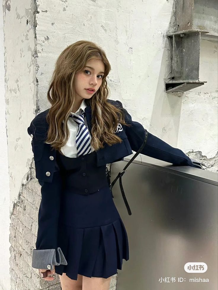 Cute Mini Skirt Outfits, Suite Ideas, School Uniform Fashion, Views Video, American School, Preformance Outfits, School Clothes, Miniskirt Outfits, Uniform Fashion